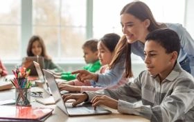 Przydatne gadżety do szkoły – co warto wybrać